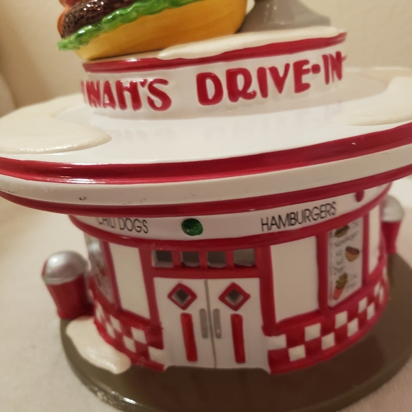 Dept 56: Dinah's Drive In- Snow Village Series;  1993 Retired 1996 - Picture 2 of 10